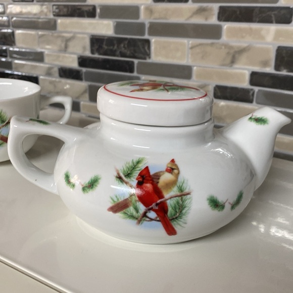 Christmas Holiday Winter Theme Cardinals Tea Set Tea Pot & Cup - Picture 3 of 10